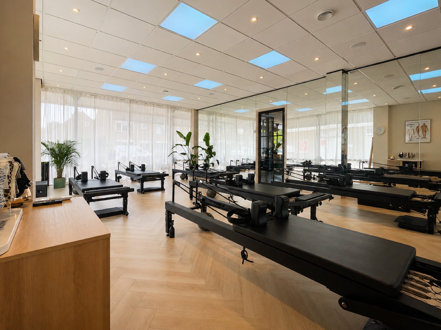 Lichte reformer pilates studio in Rockanje met premium reformers
